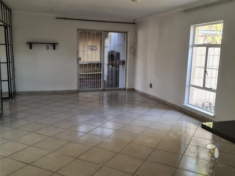 2 bedroom house for rent Secunda, rental with inverter and JoJo tank, pet friendly rental with garden service, flexible 2/3 bedroom layout, modern home with backup power.