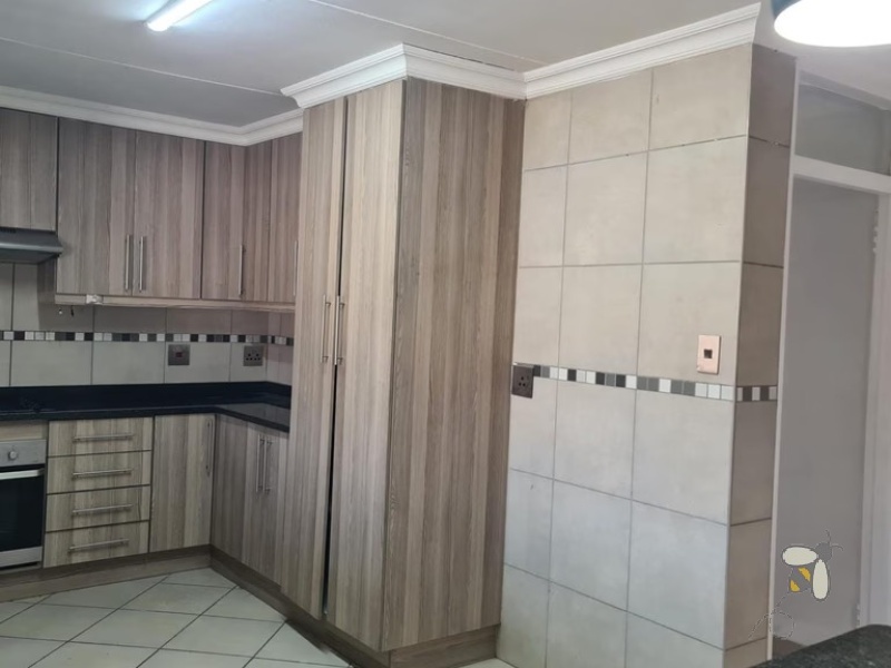 2 bedroom house for rent Secunda, rental with inverter and JoJo tank, pet friendly rental with garden service, flexible 2/3 bedroom layout, modern home with backup power.