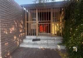 2 bedroom house for rent Secunda, rental with inverter and JoJo tank, pet friendly rental with garden service, flexible 2/3 bedroom layout, modern home with backup power.