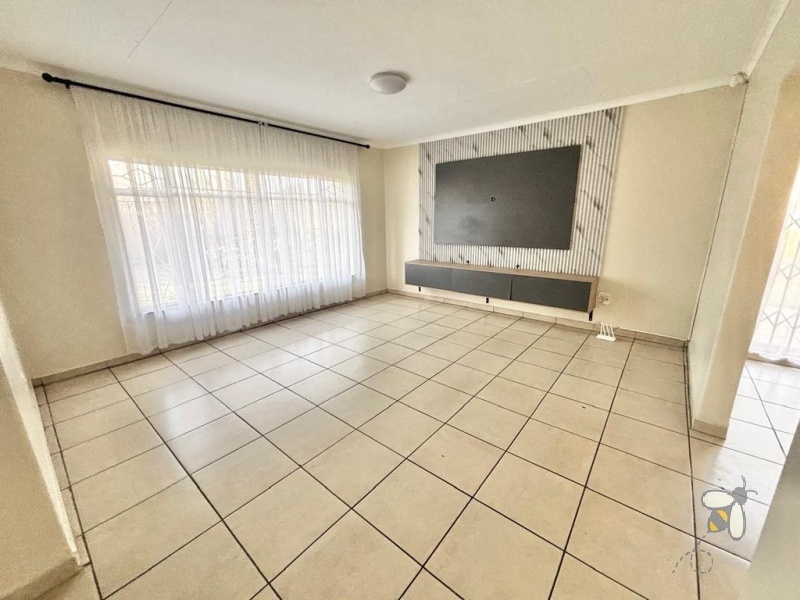 Secunda, property to rent, 3 bedroom, 2 bathroom, modern home, secure rental, CCTV, electric fencing, family home, private rental, Secunda property.