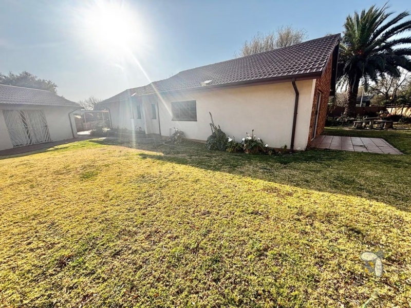 Secunda, property to rent, 3 bedroom, 2 bathroom, modern home, secure rental, CCTV, electric fencing, family home, private rental, Secunda property.