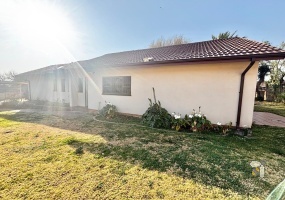 Secunda, property to rent, 3 bedroom, 2 bathroom, modern home, secure rental, CCTV, electric fencing, family home, private rental, Secunda property.