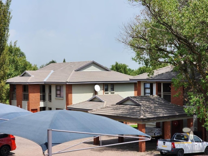 Secunda, property to rent, 2 bedroom, duplex, fully furnished, open plan, built-in braai, Duckpond Dam view, includes water and gas, professionals, small families.