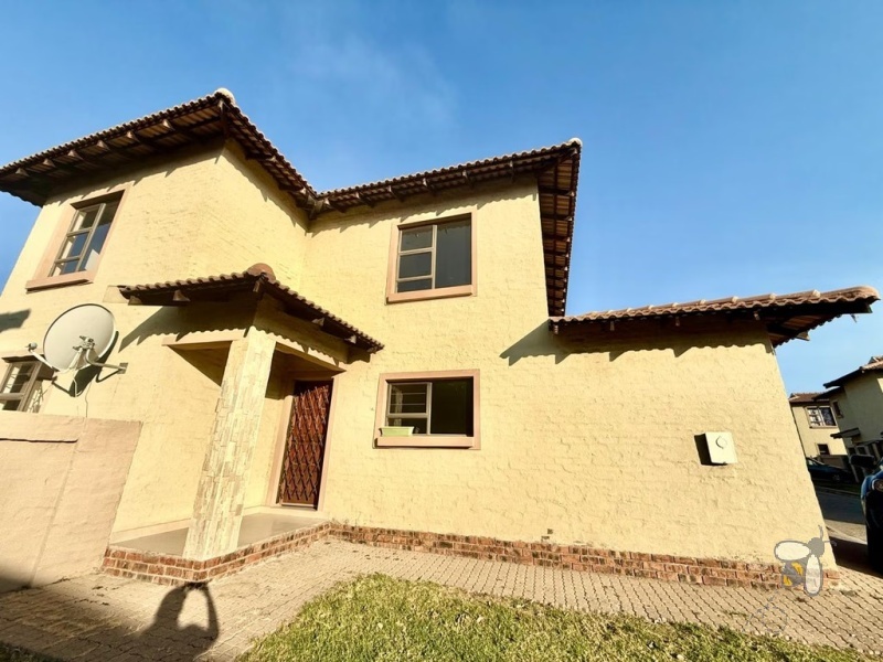 Secunda, property to rent, Extension 23, 3 bedroom, 2 bathroom, secure complex, modern home, wooden flooring, young family, open-plan design, newly developed.