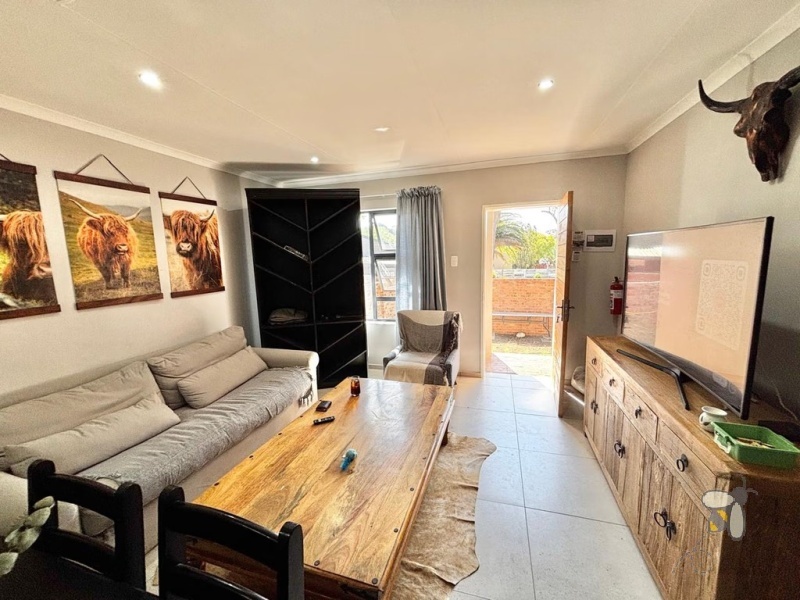 Trichardt, property to rent, 3 bedroom, 2 bathroom, family home, pet friendly, backup water, prepaid utilities, covered carports, open-plan, convenient location.