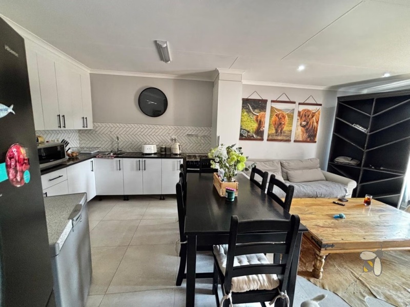 Trichardt, property to rent, 3 bedroom, 2 bathroom, family home, pet friendly, backup water, prepaid utilities, covered carports, open-plan, convenient location.