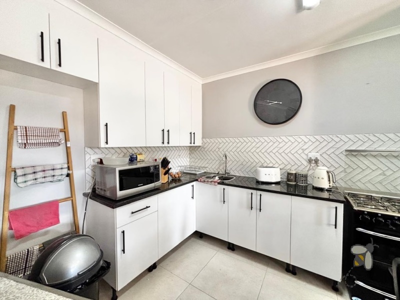 Trichardt, property to rent, 3 bedroom, 2 bathroom, family home, pet friendly, backup water, prepaid utilities, covered carports, open-plan, convenient location.