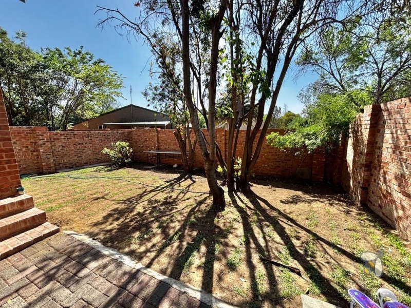 Trichardt, property to rent, 3 bedroom, 2 bathroom, family home, pet friendly, backup water, prepaid utilities, covered carports, open-plan, convenient location.