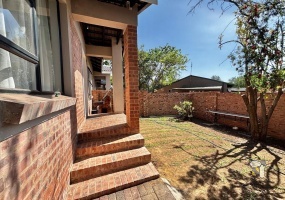 Trichardt, property to rent, 3 bedroom, 2 bathroom, family home, pet friendly, backup water, prepaid utilities, covered carports, open-plan, convenient location.