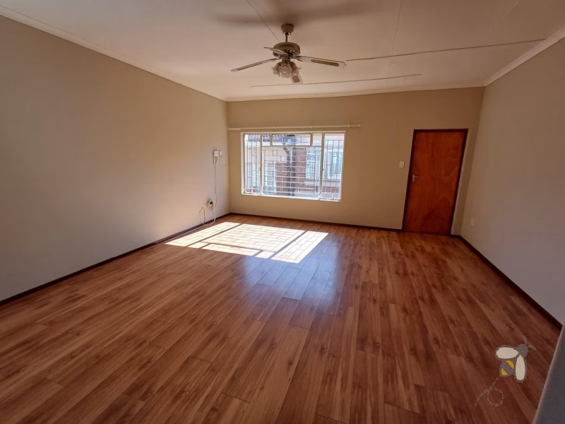 Standerton Central, property to rent, 3 bedroom, 2 bathroom, townhouse, open plan, prepaid electricity, covered carport, modern rental, convenient location, not pet friendly.