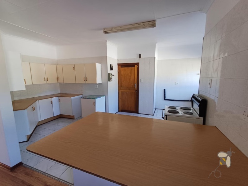 Standerton Central, property to rent, 3 bedroom, 2 bathroom, townhouse, open plan, prepaid electricity, covered carport, modern rental, convenient location, not pet friendly.