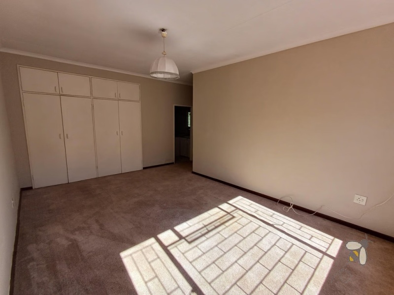 Standerton Central, property to rent, 3 bedroom, 2 bathroom, townhouse, open plan, prepaid electricity, covered carport, modern rental, convenient location, not pet friendly.