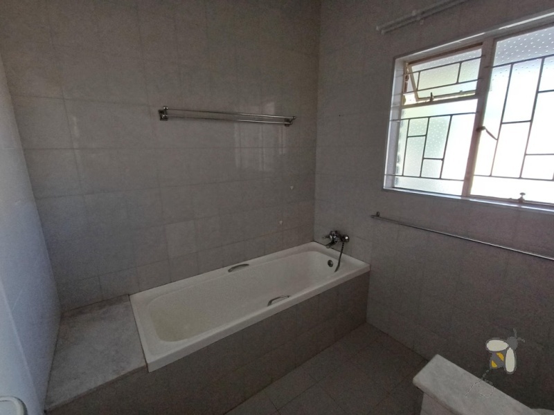 Standerton Central, property to rent, 3 bedroom, 2 bathroom, townhouse, open plan, prepaid electricity, covered carport, modern rental, convenient location, not pet friendly.