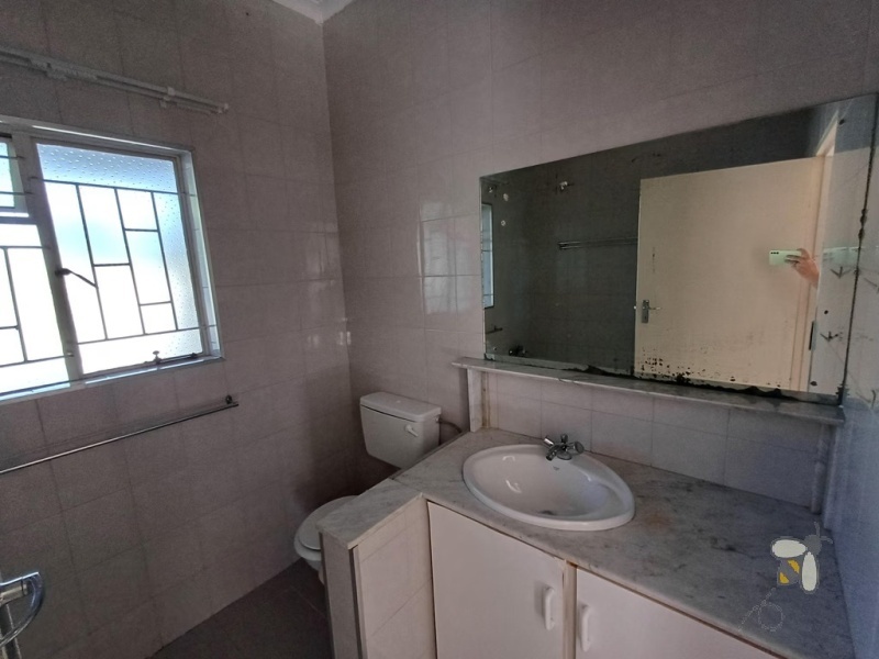 Standerton Central, property to rent, 3 bedroom, 2 bathroom, townhouse, open plan, prepaid electricity, covered carport, modern rental, convenient location, not pet friendly.