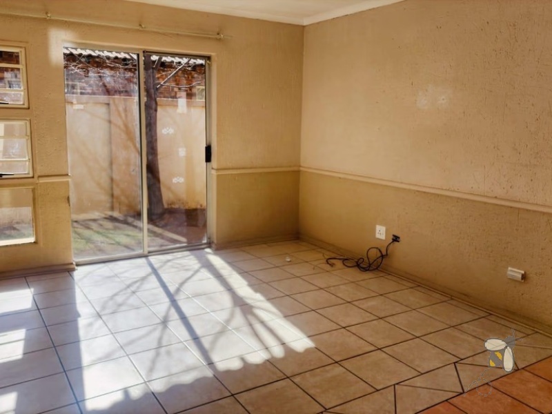 Trichardt, property to rent, 2 bedroom, 1 bathroom, townhouse, pet friendly, private yard, open plan, secure complex, single garage, quiet neighborhood.