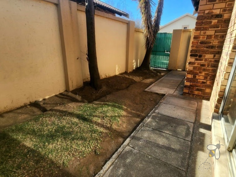 Trichardt, property to rent, 2 bedroom, 1 bathroom, townhouse, pet friendly, private yard, open plan, secure complex, single garage, quiet neighborhood.