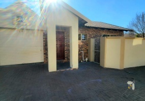 Trichardt, property to rent, 2 bedroom, 1 bathroom, townhouse, pet friendly, private yard, open plan, secure complex, single garage, quiet neighborhood.
