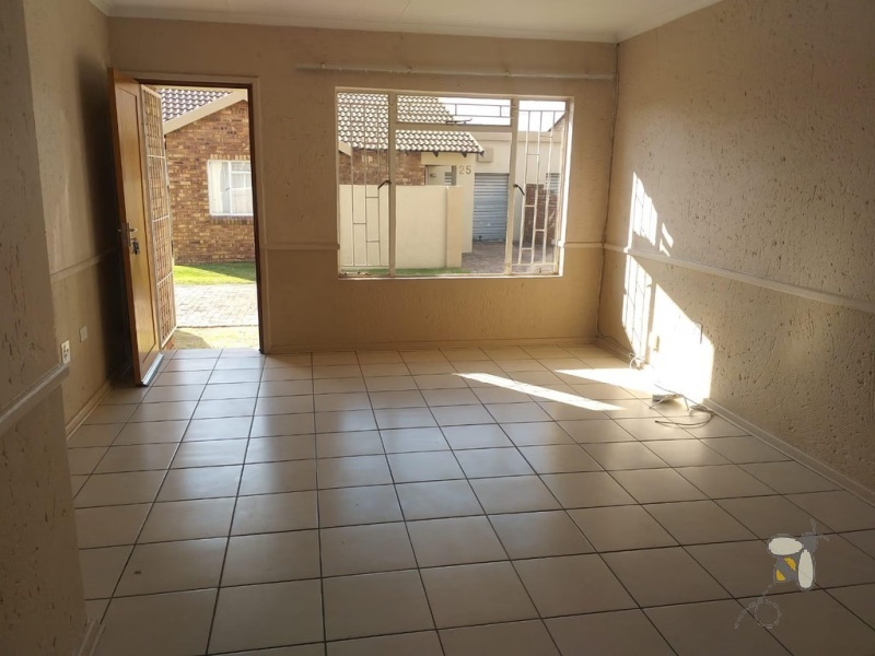 Noordrand, property to rent, 2 bedroom, 1 bathroom, townhouse, open plan, single garage, private garden, low-maintenance, comfortable living.