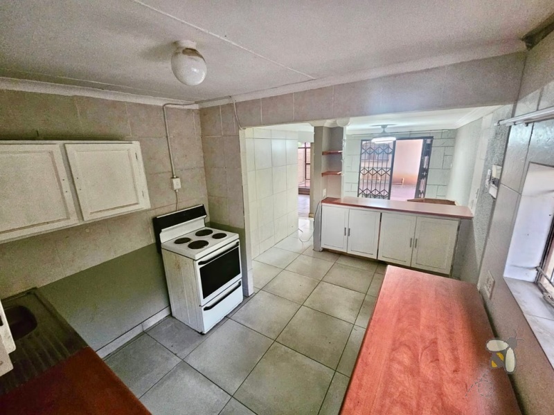 Secunda Central, property to rent, 1 bedroom, pet friendly, private backyard, fixed water fee, prepaid electricity, double carport, open plan, convenient location.