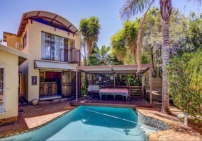 Van Riebeeck Park, Kempton Park, property for sale, 8 bedroom, multi-generational home, investment opportunity, rental income, flatlet, staff accommodation, OR Tambo, large family.