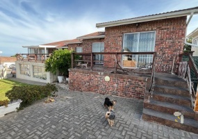 Wavecrest, Eastern Cape 6330, 3 Bedrooms Bedrooms, 0 ,2 BathroomsBathrooms,House,For Sale,0,11267