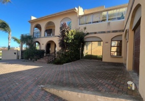 Wavecrest, Eastern Cape 6330, 5 Bedrooms Bedrooms, 0 ,4 BathroomsBathrooms,House,For Sale,0,11273