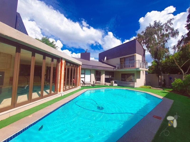 Secunda Central, Green Area, house for sale, luxury home, 3 bedroom, swimming pool, built-in bar, fireplace, entertainment area, 3 garages, jungle gym, CCTV.