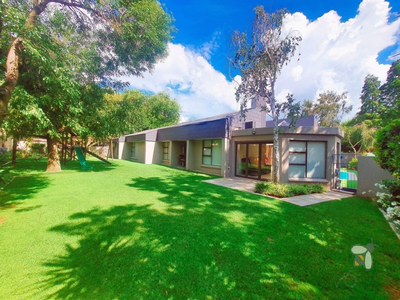 Secunda Central, Green Area, house for sale, luxury home, 3 bedroom, swimming pool, built-in bar, fireplace, entertainment area, 3 garages, jungle gym, CCTV.