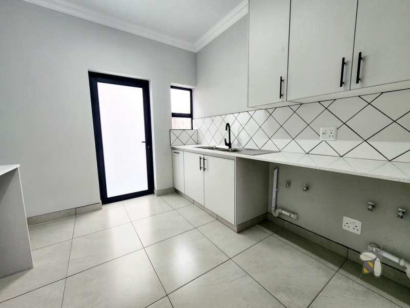 Fraaiuitsig, duet for sale, 3 bedroom, newly built, cul-de-sac, valley views, built-in braai, double garage, modern luxury, R3.75 million, PPRA registered.