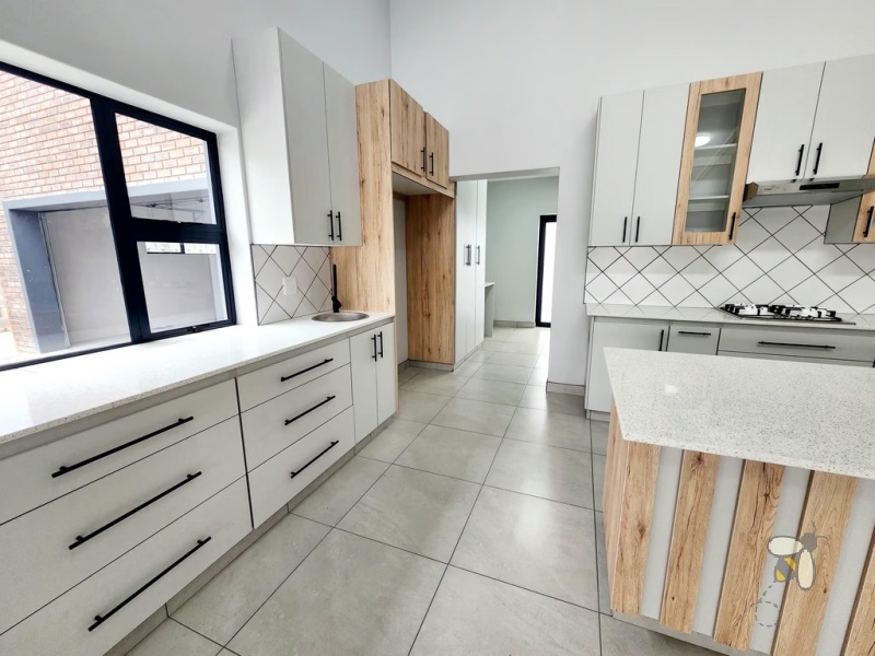 Fraaiuitsig, duet for sale, 3 bedroom, newly built, cul-de-sac, valley views, built-in braai, double garage, modern luxury, R3.75 million, PPRA registered.