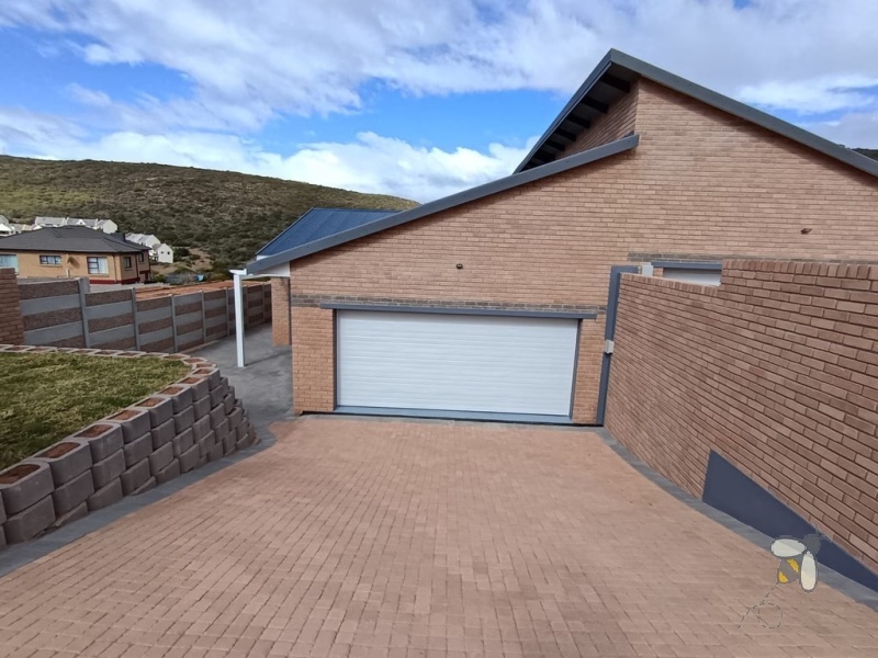 Island View, 3 bedroom duet for sale, single-level, newly built, ocean views, valley views, dual braai, granite kitchen, gas hob, walk-in pantry, double garage, modern finishes.