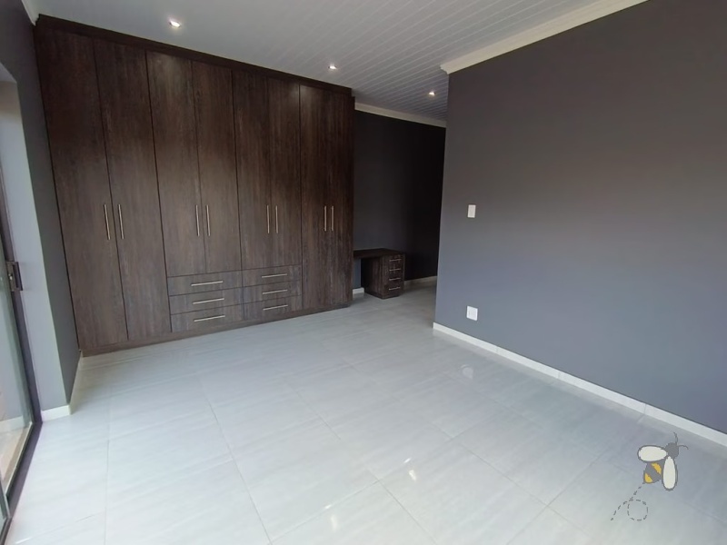 Island View, 3 bedroom duet for sale, single-level, newly built, ocean views, valley views, dual braai, granite kitchen, gas hob, walk-in pantry, double garage, modern finishes.