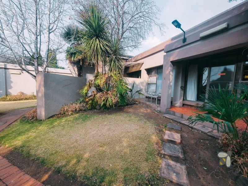 Secunda Central, Green Area, investment property, house with flats for sale, rental income, R40000, 3 bedroom, 4 flats, Duckpond view, lapa, built-in braai, income generator.