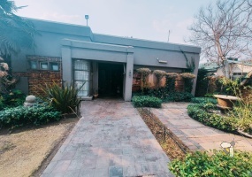 Secunda Central, Green Area, investment property, house with flats for sale, rental income, R40000, 3 bedroom, 4 flats, Duckpond view, lapa, built-in braai, income generator.