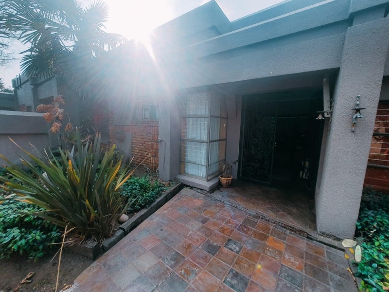 Secunda Central, Green Area, investment property, house with flats for sale, rental income, R40000, 3 bedroom, 4 flats, Duckpond view, lapa, built-in braai, income generator.