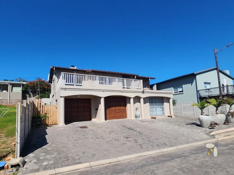 Tergniet, 3 bedroom house for sale, prime location, close to beach, older home, renovation potential, dual living, braai room, double garage, coastal retreat, PPRA registered.