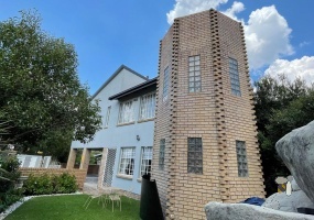 Secunda, 5 bedroom house for sale, guesthouse potential, no load shedding, solar power, inverter system, lithium batteries, JoJo tank, indoor braai, unique pool, en-suite bedrooms.