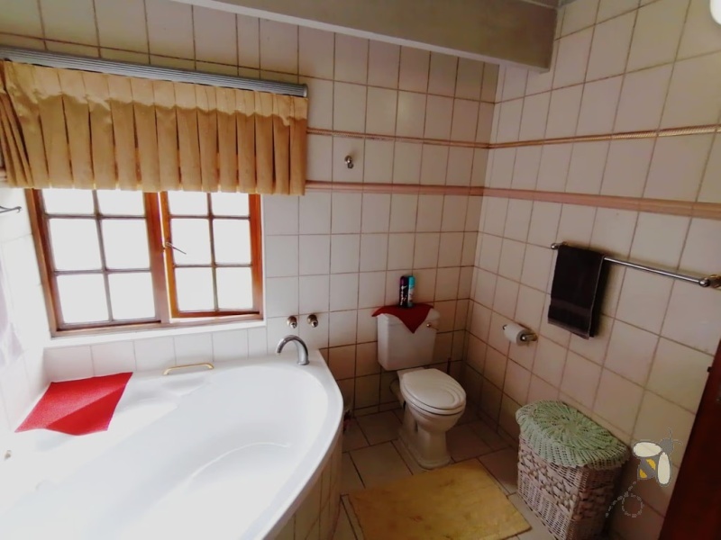 Secunda, spacious house for sale, big stand, 3 bedroom, flatlet, rental income, study, 3 bathrooms, family home, great location.