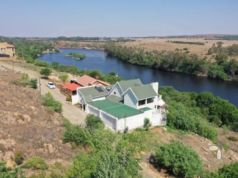 Vaaloewer, 5 bedroom house for sale, river views, Vaal River, solar power system, private gym, alarm system, CCTV, 4 garages, JoJo tank, luxury home.