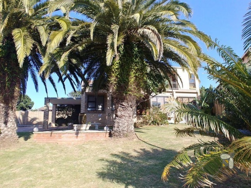 Wavecrest, 3 bedroom house for sale, sea views, flatlet, income potential, transfer costs included, swimming pool, lapa, double garage, prepaid power, CCTV, modern home, PPRA registered.