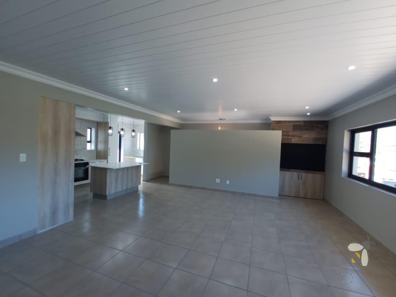 Island View Mossel Bay, 3 bedroom duet for sale, newly built, all en-suite, gas hob, built-in braai, solar geyser, double garage, pet-friendly, scullery, modern living.