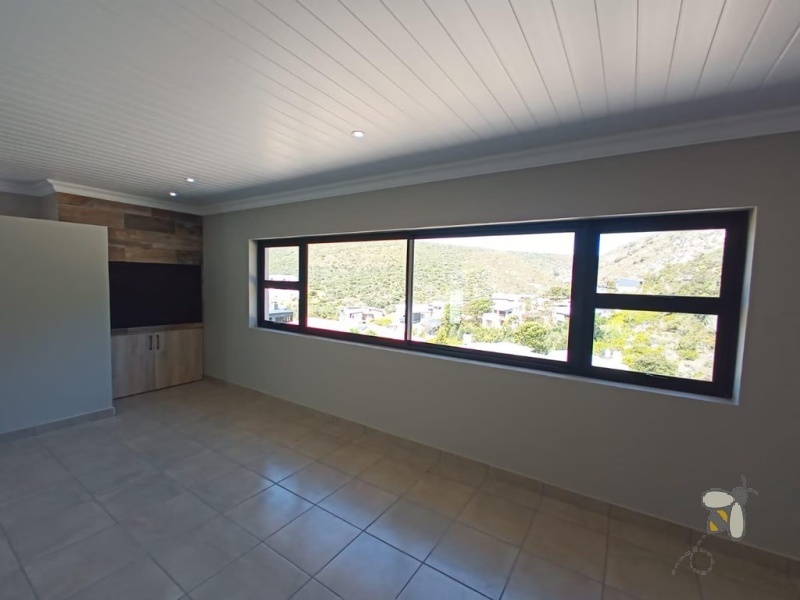 Island View Mossel Bay, 3 bedroom duet for sale, newly built, all en-suite, gas hob, built-in braai, solar geyser, double garage, pet-friendly, scullery, modern living.