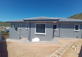 Island View Mossel Bay, 3 bedroom duet for sale, newly built, all en-suite, gas hob, built-in braai, solar geyser, double garage, pet-friendly, scullery, modern living.