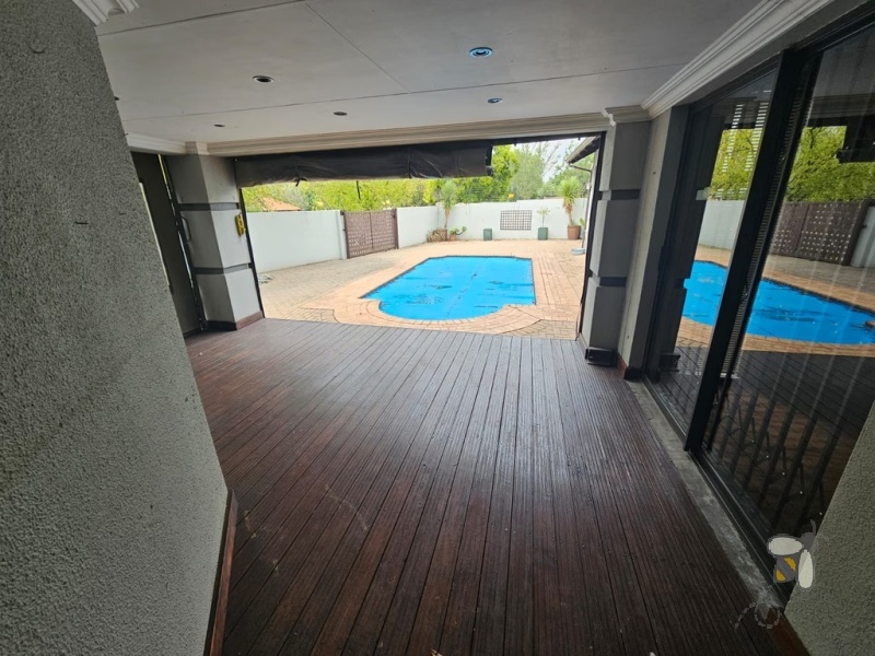 Secunda Green Area, 4 bedroom house for sale, solar system, no loadshedding, heated swimming pool, indoor braai, dedicated study, water tanks, large kitchen, double garage, stylish home.