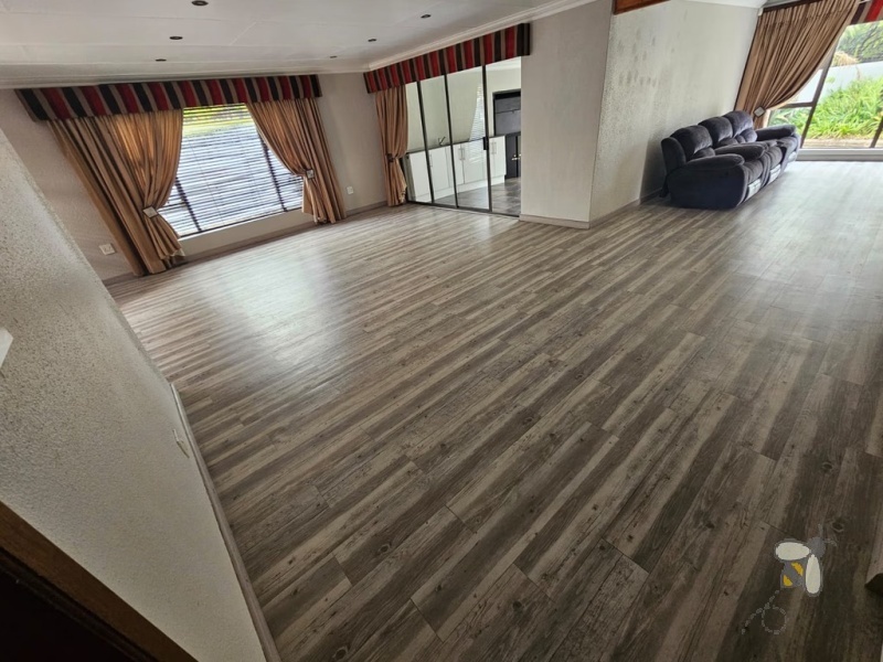 Secunda Green Area, 4 bedroom house for sale, solar system, no loadshedding, heated swimming pool, indoor braai, dedicated study, water tanks, large kitchen, double garage, stylish home.