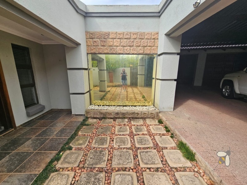 Secunda Green Area, 4 bedroom house for sale, solar system, no loadshedding, heated swimming pool, indoor braai, dedicated study, water tanks, large kitchen, double garage, stylish home.