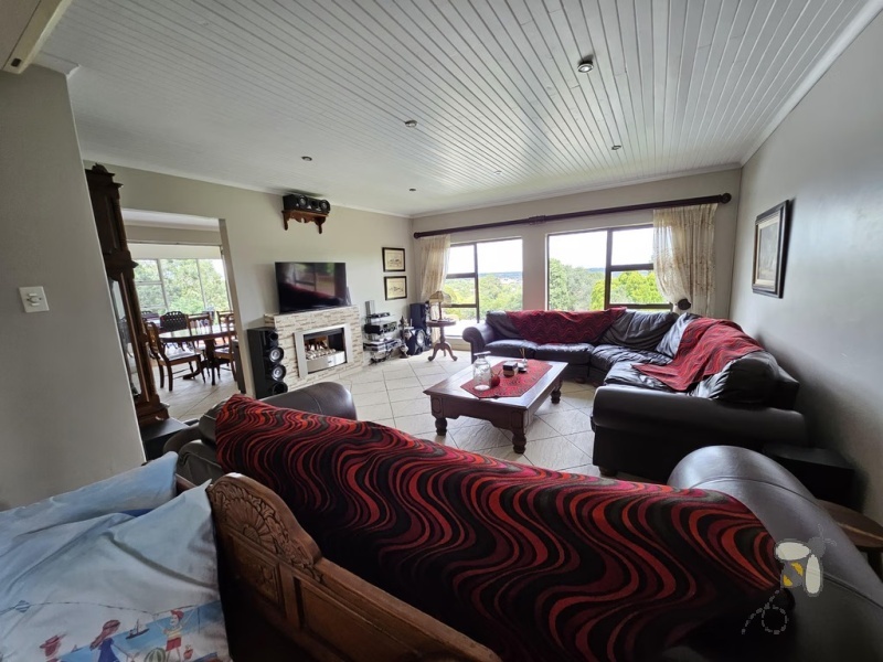 Standerton Central, 4 bedroom house for sale, freehold, solar powered pool, flatlet, rental income, generator, JoJo tanks, self-sufficient, sunroom, fire pit, study.