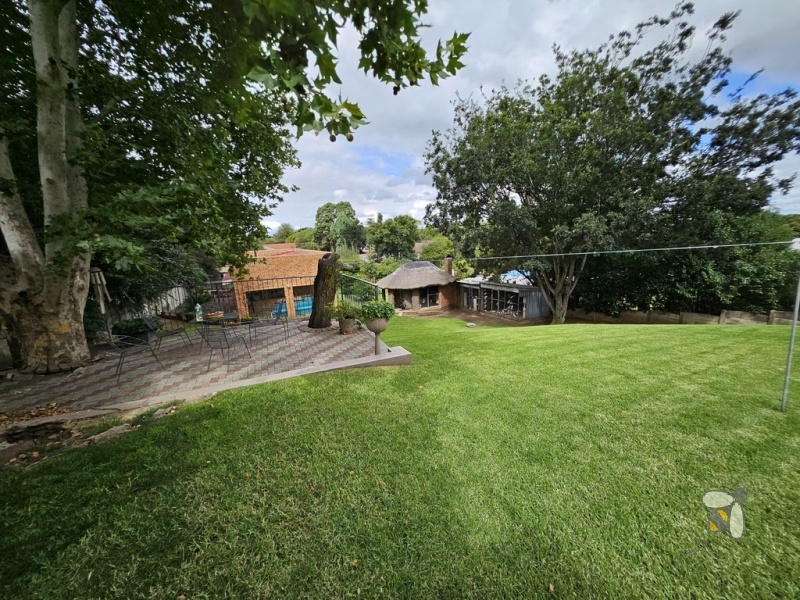 Standerton Central, 4 bedroom house for sale, freehold, solar powered pool, flatlet, rental income, generator, JoJo tanks, self-sufficient, sunroom, fire pit, study.