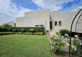 Standerton Central, 4 bedroom house for sale, freehold, solar powered pool, flatlet, rental income, generator, JoJo tanks, self-sufficient, sunroom, fire pit, study.