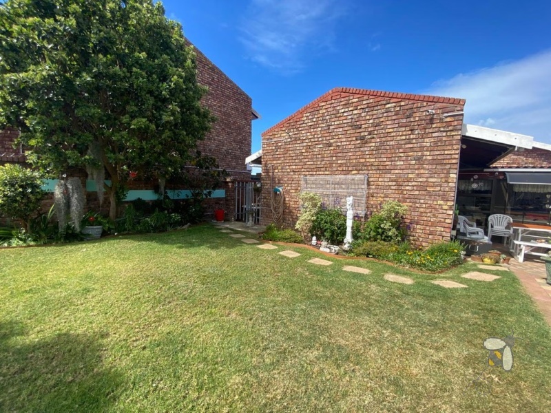 Hartenbos, Deoville Park, Vyf Brakken Fontein, 3 bedroom townhouse for sale, secure complex, lock-up-and-go, gas hob, swimming pool, 8 camera CCTV, low maintenance.